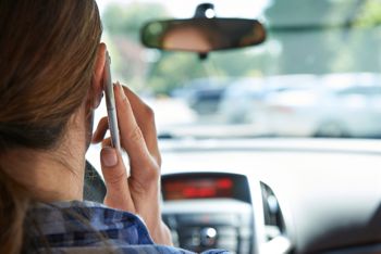 COMPRENDER LAS DISTRACCIONES DEL CONDUCTOR: UNA PREOCUPACIÓN CRÍTICA PARA LA SEGURIDAD