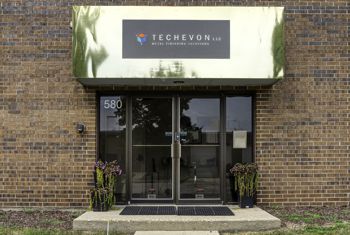 Foto de la puerta principal del edificio Techevon LLC